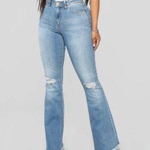 NWT Fashion Nova Nothing But The Best Flare Jeans - Medium Blue Wash - Size 0